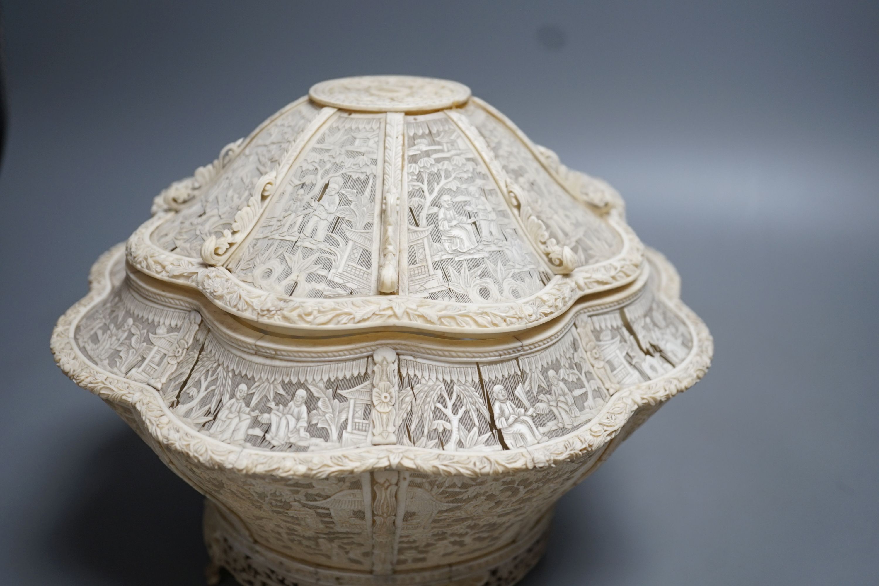 A Chinese finely pierced ivory lobed box and cover, circa 1800, 22cm